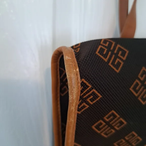 Sac Givenchy Vintage Signature Pattern Shoulder Bag. - Picture 9 of 11